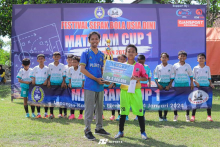 Penyerahan Hadiah Mataram Cup 1